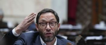 Ferraro acusa al Gobierno de pagar 