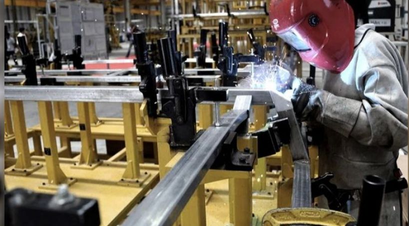Gobierno modifica por decreto la reglamentación de la reforma laboral y excluye tope clave