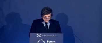Milei dijo que la suba del riesgo país se debe al contexto internacional y calificó de &ldquo;dictador&rdquo; a Pedro Sánchez